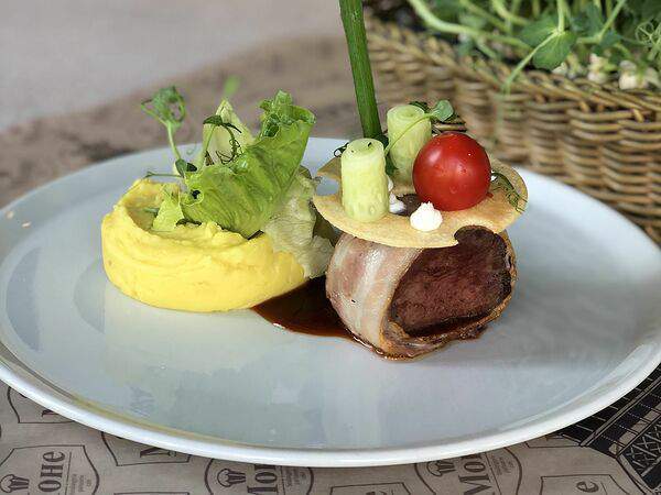 Моне - Филе миньон А-ля Валлингтон