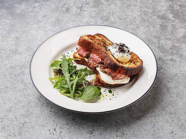 Lobby Bar - Бриошь с ростбифом