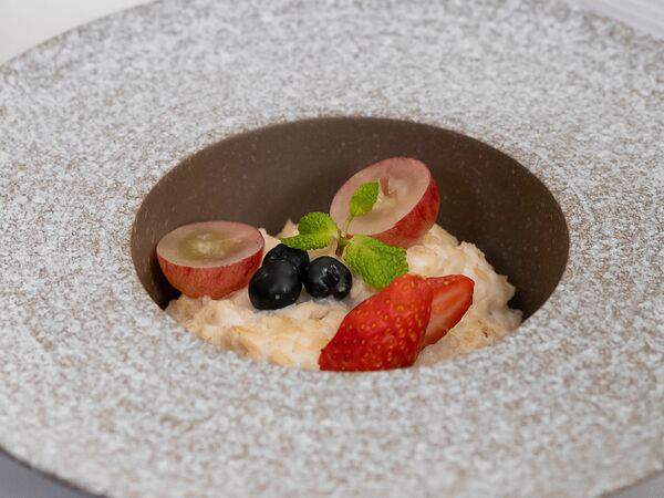 Ресторан Строгов - Овсяная каша со свежими ягодами