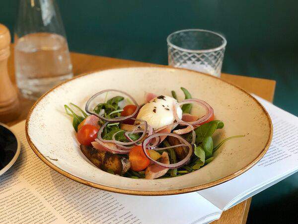 Кафе К16 - Салат с тунцом