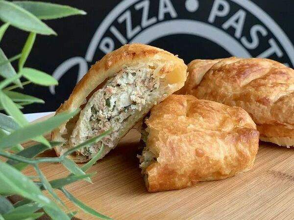 Buono market - Слойка с курицей и грибами