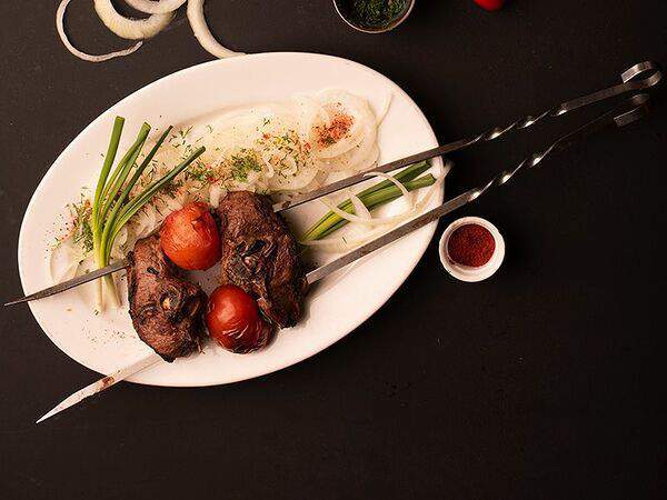 Steklo Grill & Bar - Спинка барашка с помидором