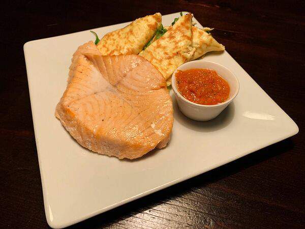 The Peashem - Припущенное филе форели с рулетом из омлета со шпинатом