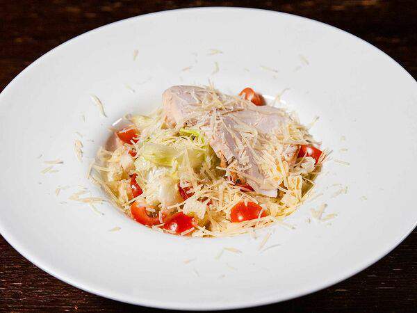 Harat's Irish Pub - Салат Цезарь с курицей