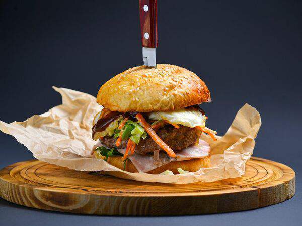 Krug - Кругбургер с мраморной говядиной и Коул Слоу