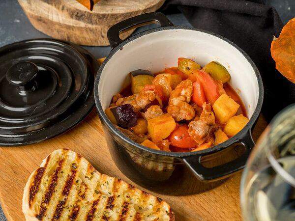 Mesto - Мясо с овощами в горшочке