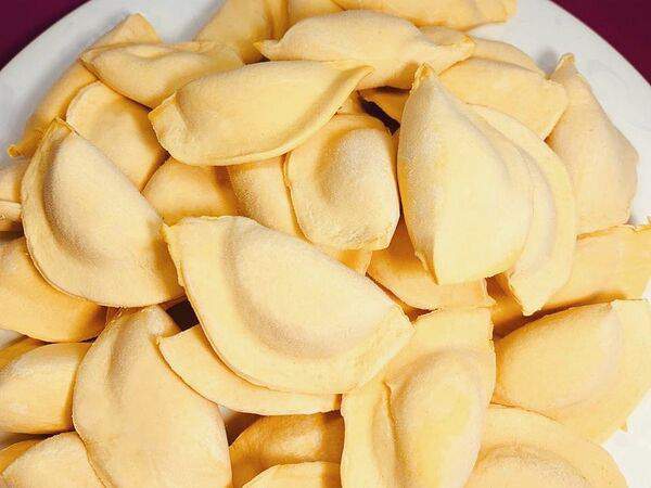 Просто вкусно - Пельмени с чечевицей в морковном тесте