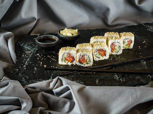 Дерзкий лосось - Ролл Греческий