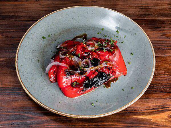 Трактир Колесо - Болгарский перец с красным луком и соусом Унаги