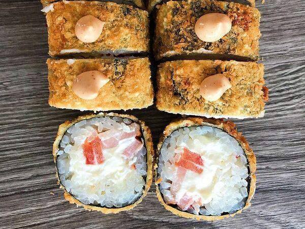 Mango - Бекон темпура ролл