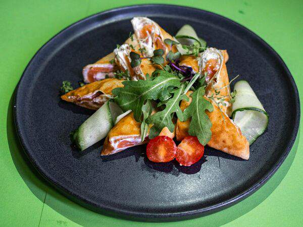 Take Eat Easy - Блины-роллы с семгой и кремом