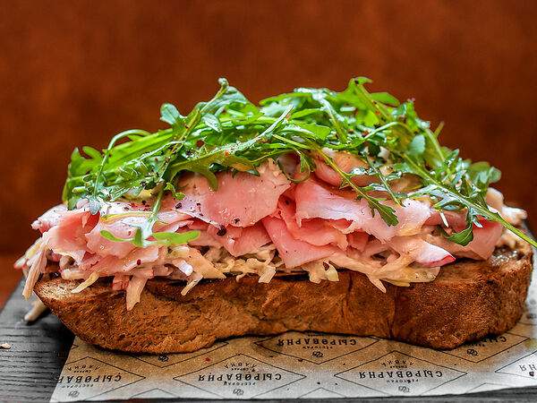 Сыроварня - Брускетта с тамбовским окороком