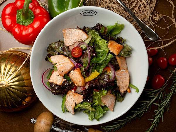 Mado - Теплый салат с семгой