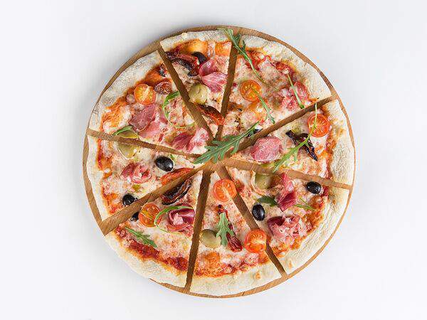 G52 - Пицца с прошутто и оливками