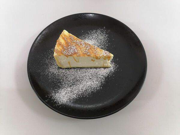 Roots - Чизкейк Нью-Йорк с карамельным соусом