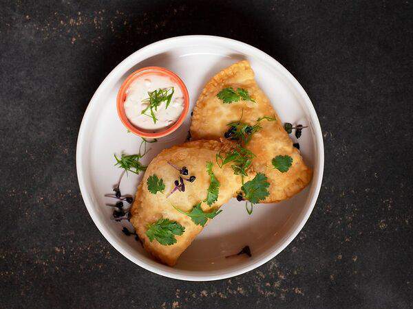 Kolbasabar - Два мини - чебурека с говядиной