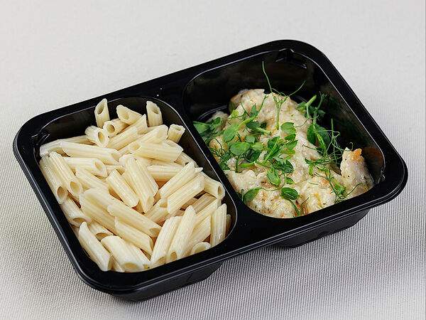 Gost Food - Бефстроганов из индейки в сметанно-томатном соусе с пенне