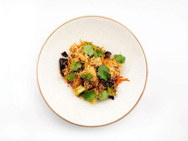 Chi Chi Asian Bistro - Древесные грибы с кунжутной заправкой