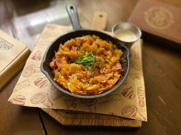 Bretzel - Бигус с копчёными колбасками