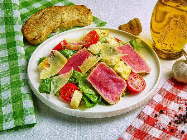 Burrata - Цезарь с тунцом