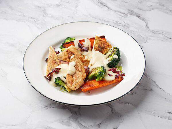 Lobby Bar - Куриная грудка с соусом вишисуаз