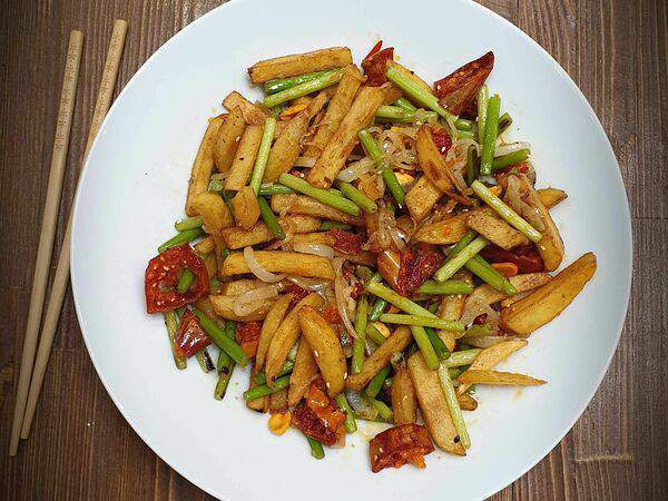 Чи & Фань - Картофель с побегами чеснока