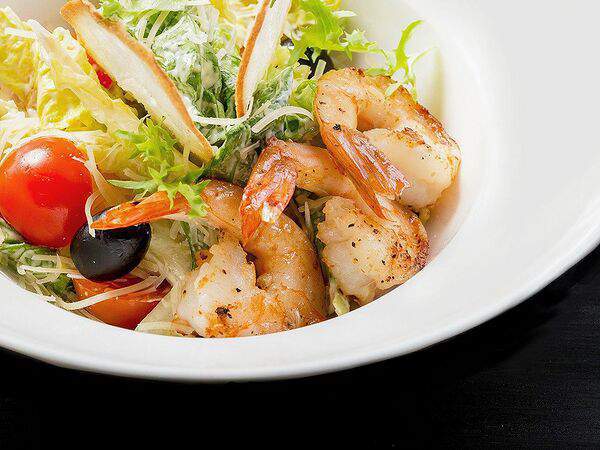 Terra - Салат Цезарь с тигровыми креветками