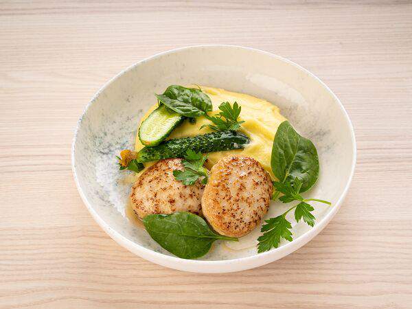 Кафе Полезные Продукты Лавка Здоровой Еды - Куриные котлеты с картофельным пюре и малосольным огурцом