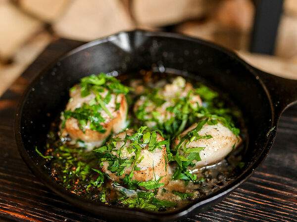 Сыроварня - Морские гребешки с чесноком и петрушкой