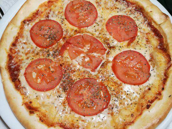 Гриль-бар Канистра - Пицца Маргарита с помидорами