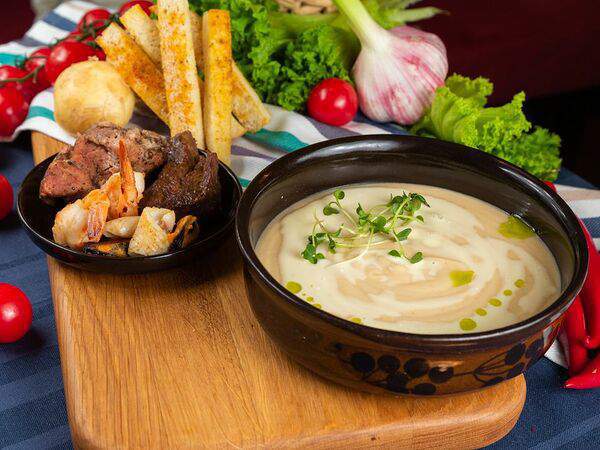 Hot Holland - Сливочный суп из корня сельдерея с говядиной