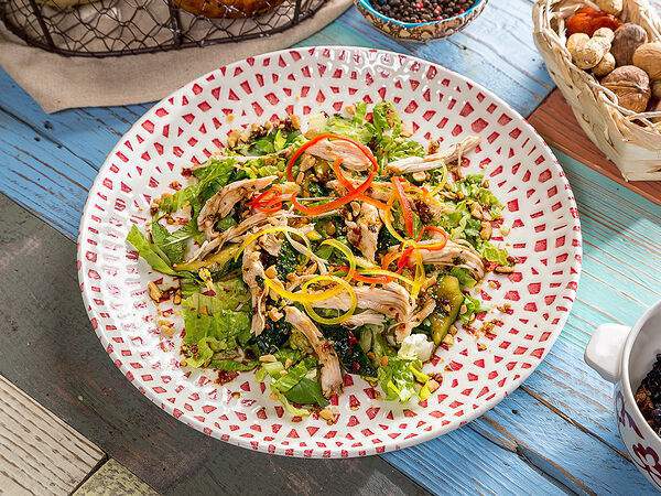 Чайхана neft lounge - Салат с курицей в азиатском стиле