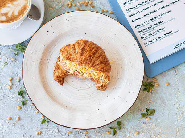 Кофебулка - Круассан с сыром и ветчиной