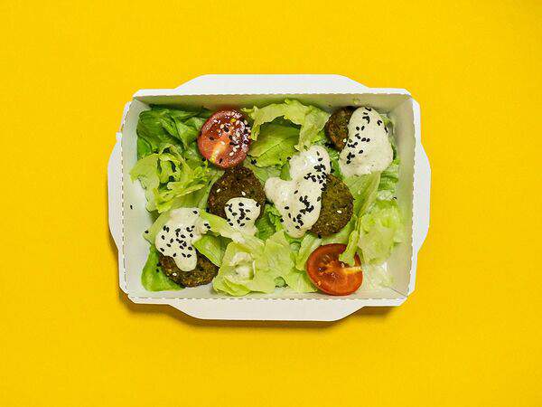 Кухня - Салат с фалафелем