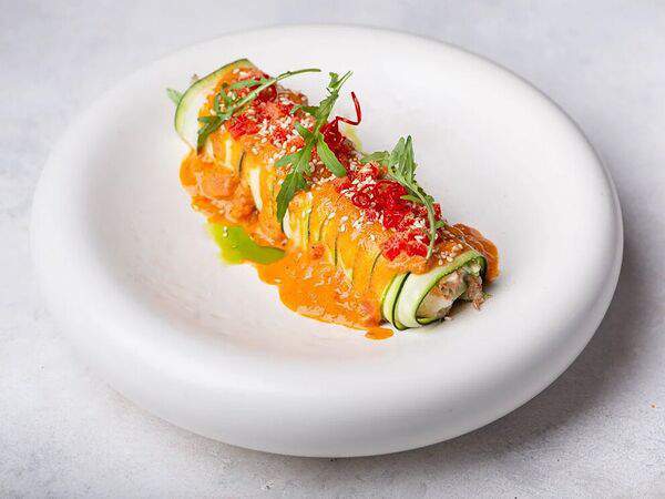 Red wall - Обжаренные креветки, цукини и томатный биск