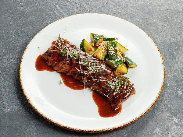 Jager Meet to Eat - Стейк мясника в соусе блэк пеппер