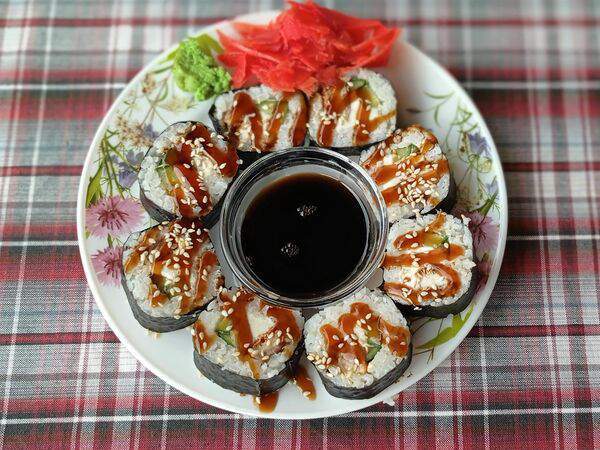 Банный ресторан Свежесть - Роллы Свежесть с угрём