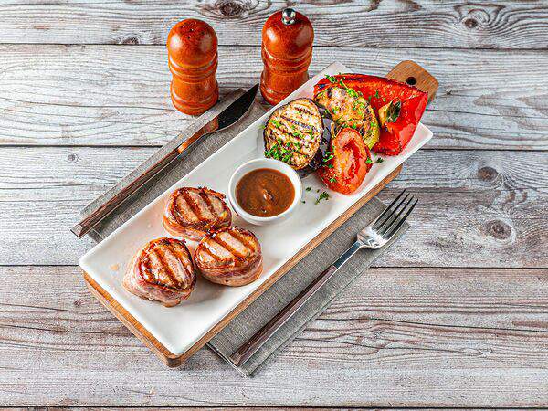 Ресторан Емеля - Медальоны из cвинoй вырезки