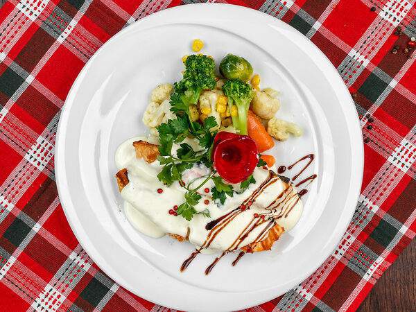 Балкан Гриль - Филе лосося под сливочным соусом