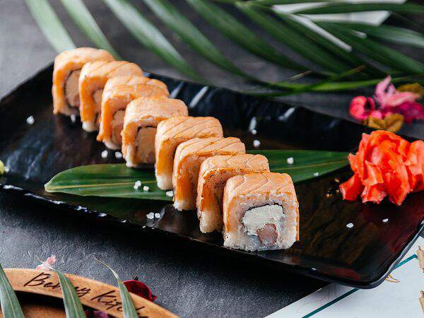 Benny Kitchen - Ролл с опаленным лососем