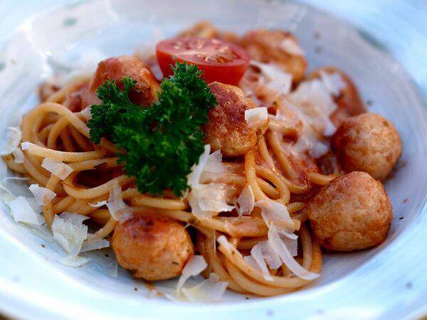 Хлебные истории - Спагетти с митболами в томатно-сливочном соусе
