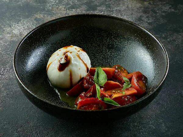 Баклажан Горьковская - Буррата с томатами