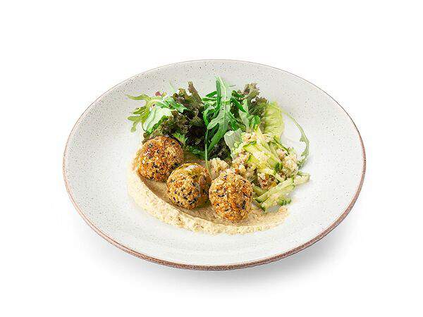 Шоколадница - Теплый салат с фалафелем и хумусом