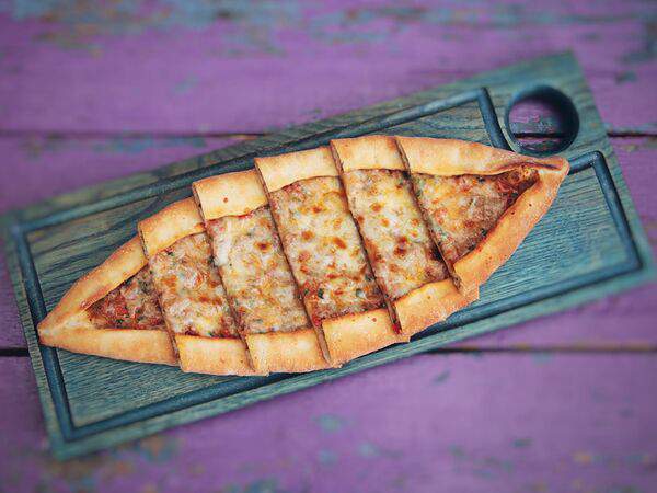 Food Mood - Пиде с рубленой бараниной и сыром