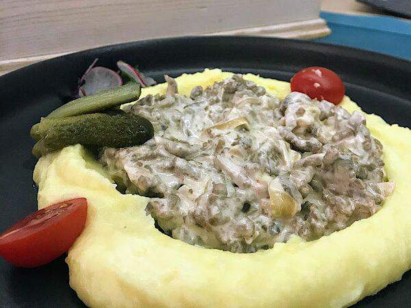 The Room - Бефстроганов с пюре