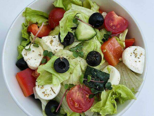 Sufix - Салат из свежих овощей и моцареллы