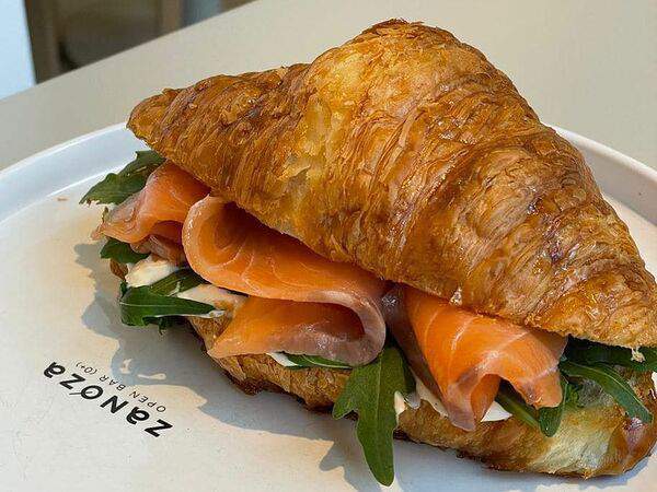 Zanoza Open Bar - Круассан с лососем
