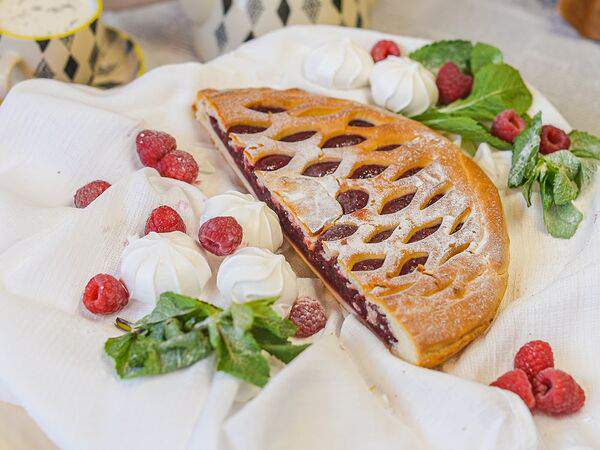 Пекарня Буханка - Половина пирога с малиной