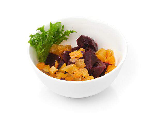 Ближе к делу - Салат из свеклы с курагой в медовой заправке