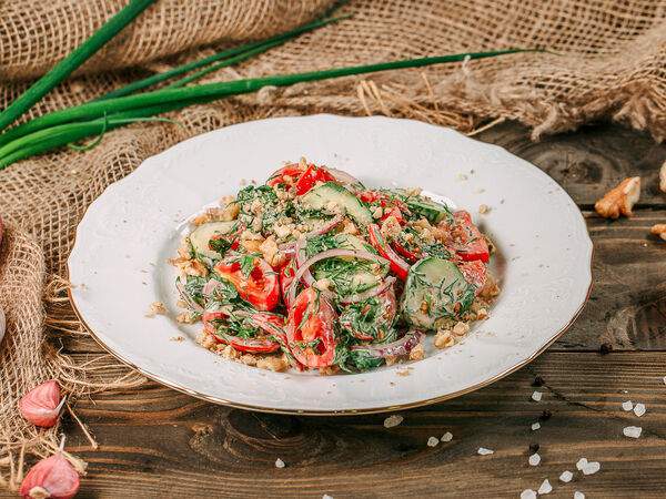 Шашлык Hits - Грузинский салат с орехами